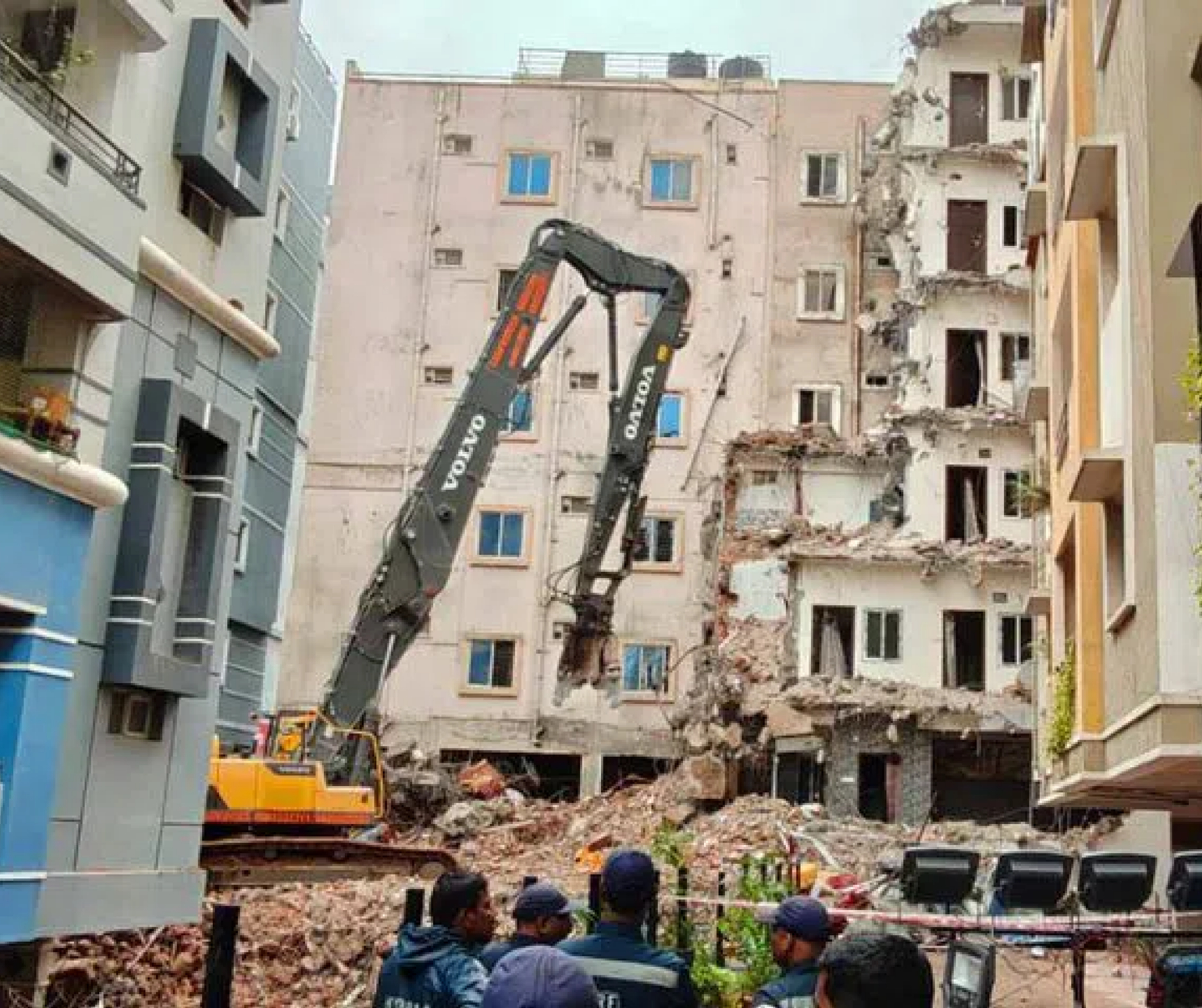 HYDERABAD:The fall of the Gachibowli skyscraper raises concerns about illicit construction