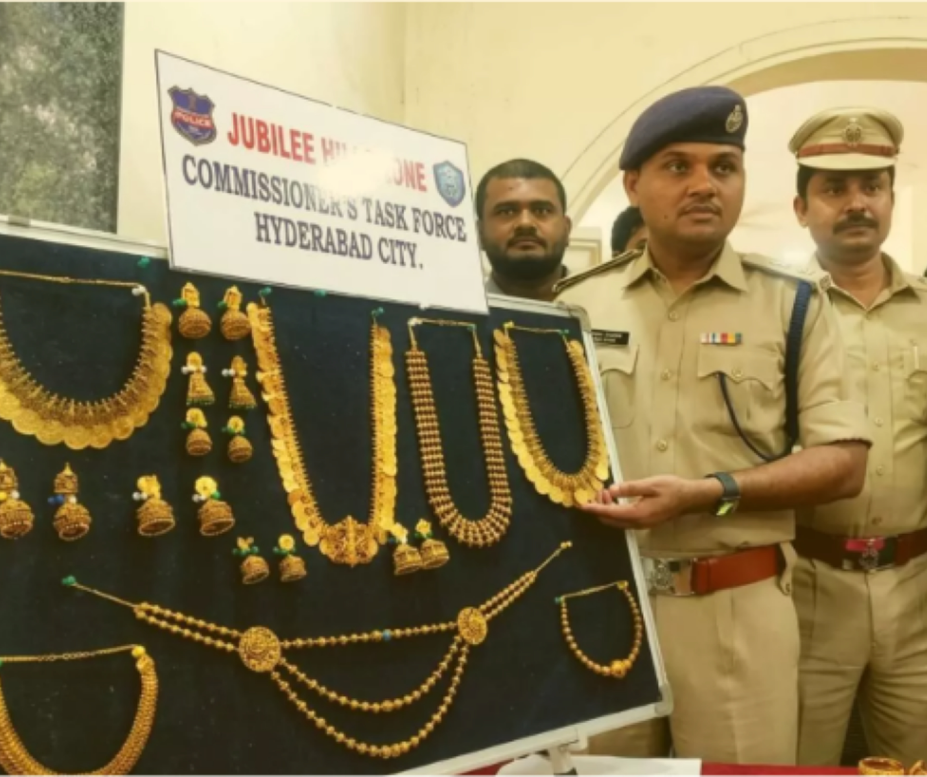 Gold Worth 1 kg Stolen in Hyderabad After Breaking Bathroom Grill